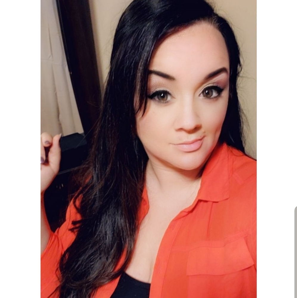 Meet your Posher, Alicia